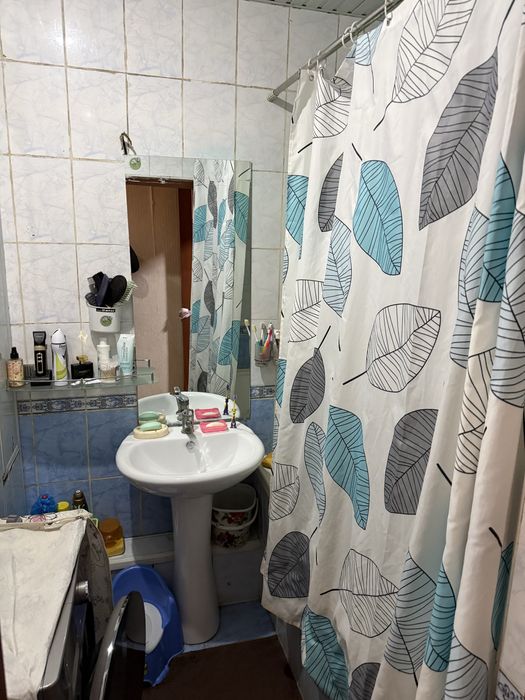 Sergeli 2 da uy 2 xonali sotiladi 1 etaj padvali agarodlari bor