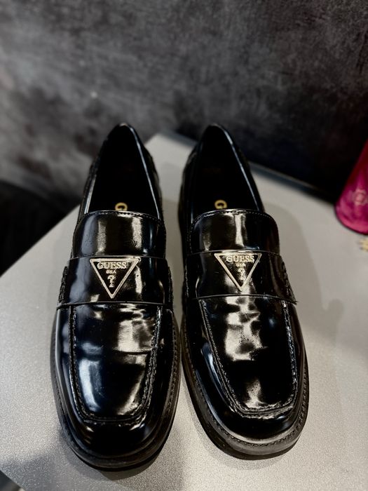 Продам новые лоферы Guess