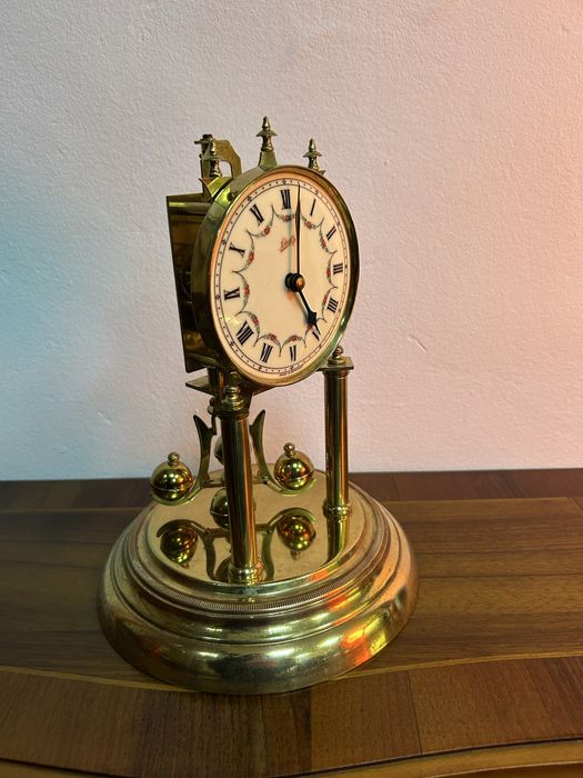 Ceas cu pendul de torsiune