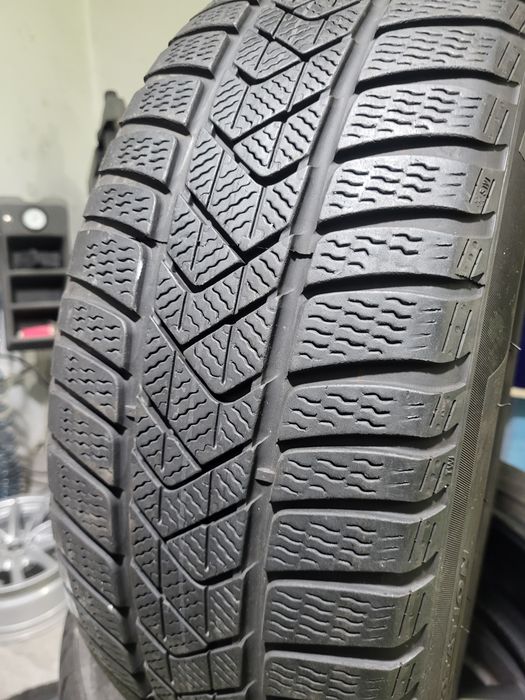 2 бр зимни 225/55/17 Pirelli