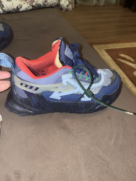 Vand off white impecabili