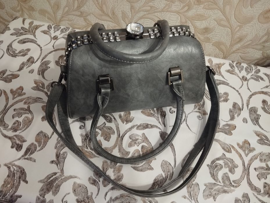 Сумочка новая продам