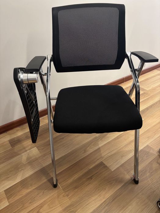 Стулья офисные с подставкой