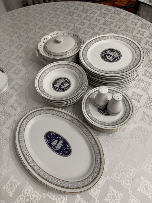 Сервиз из фарфора