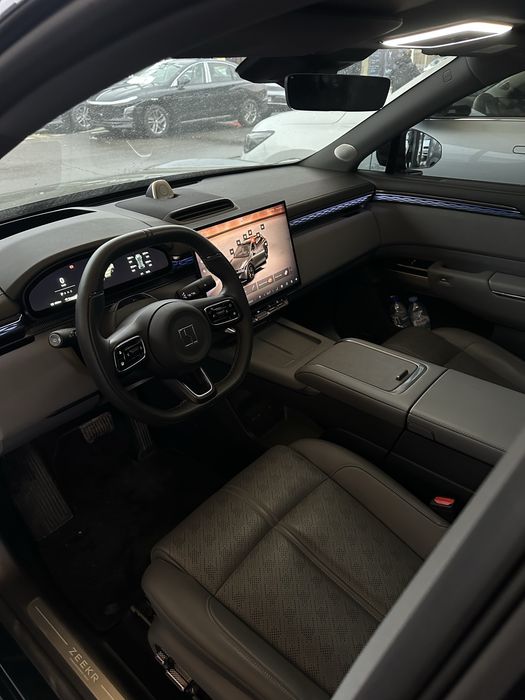 Продается Zeekr 7x