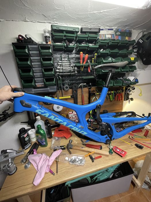 Santa Cruz V10 frame  + shock (XL size)