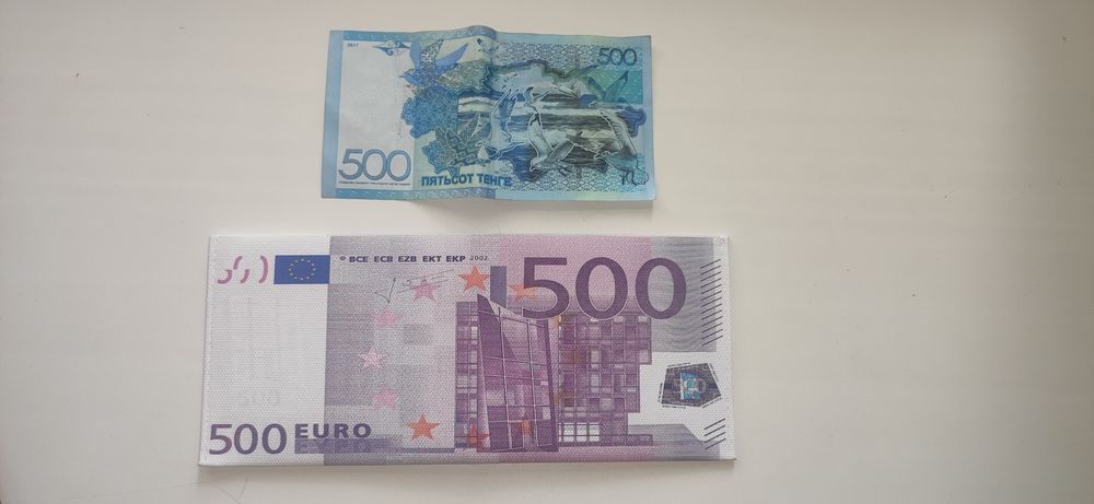 Кошельки в виде банкнот