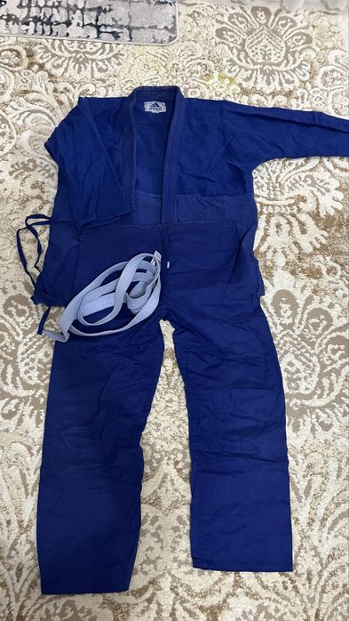 Спортивные костюмы