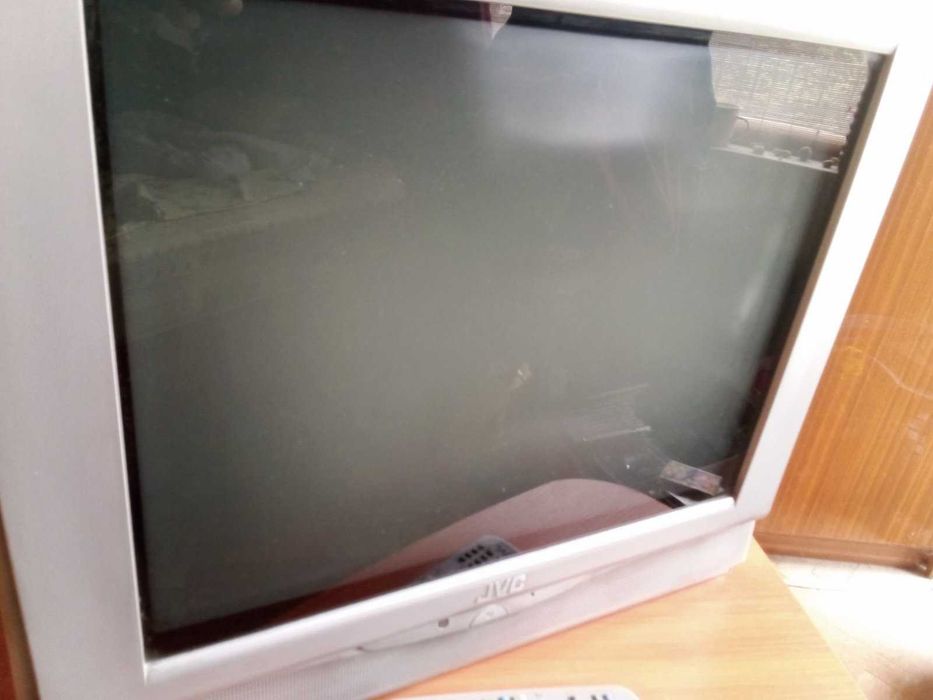 Продавам телевизор JVC, работещ, дистанционно