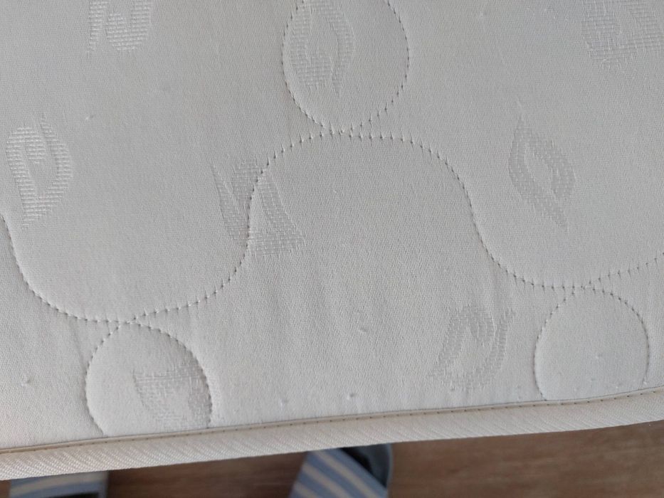 Продавам ъглови легла с матраци