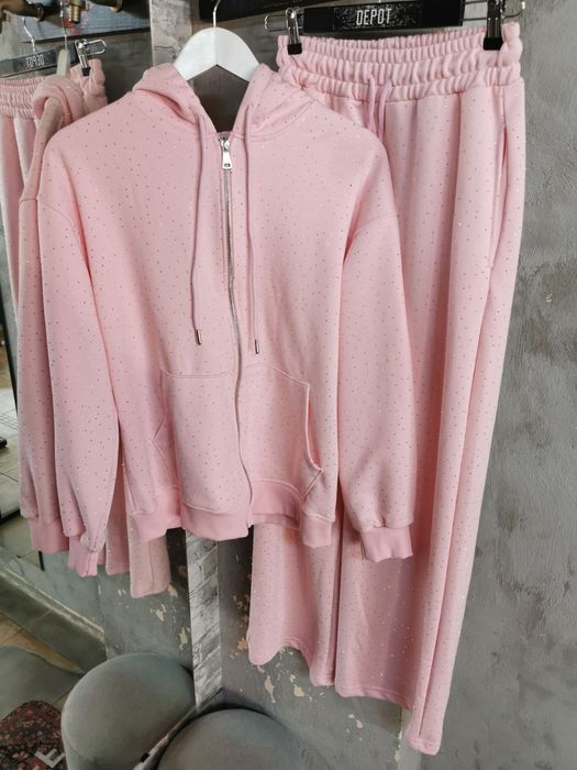 Комплект от плътен 100% триконечен памук
Камъчета
S, M, L размери
129