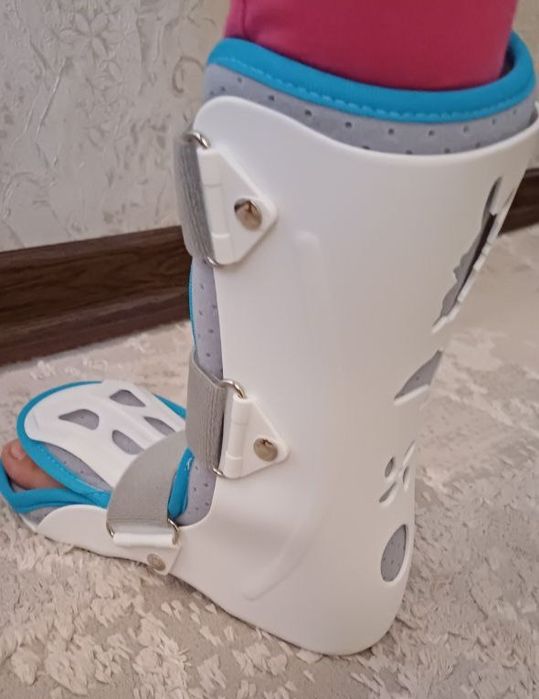 Ортез на голеностоп жесткий