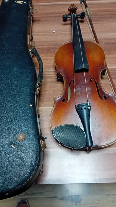 Цигулка много  стара