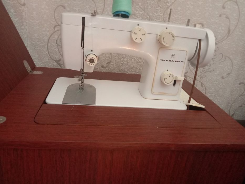 швейную машина. чайка -142М