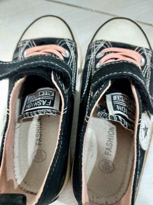 Детская обувь(ботинки, резиновые сапоги, кеды))