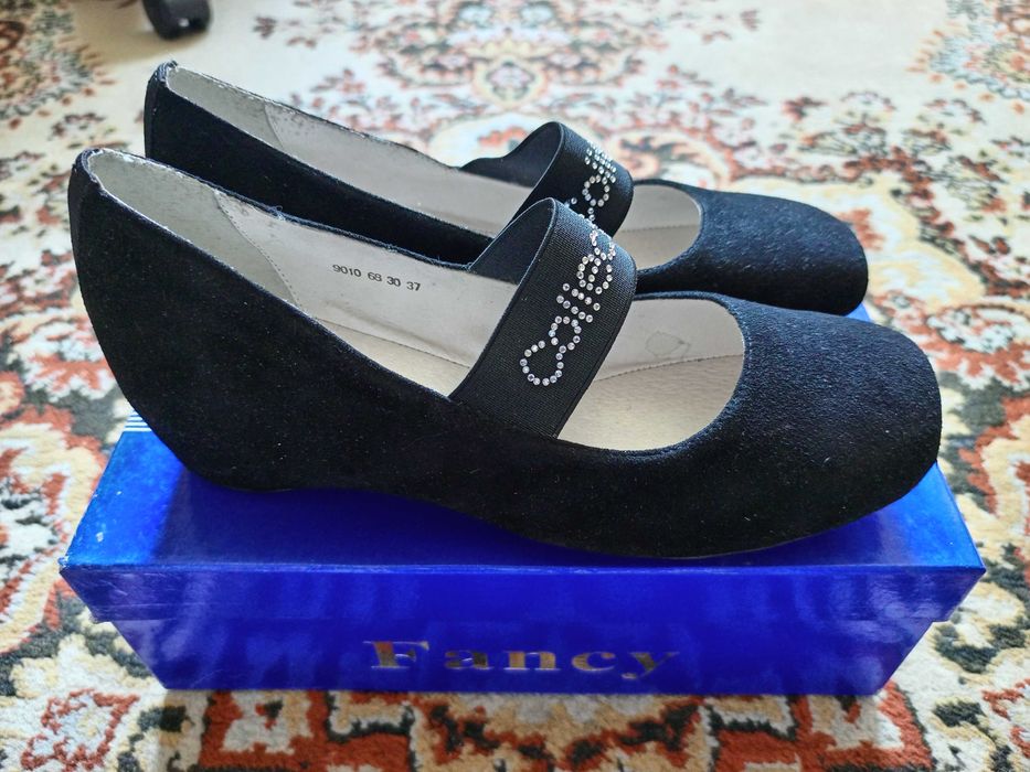 Продам женские туфли