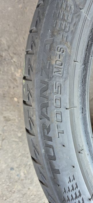 2 anvelope vara Bridgestone 285/35/20,dot 2022.Pretul este pe bucata.