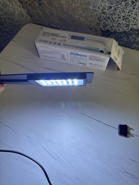 LED лампа для аквариумов с зажимом.