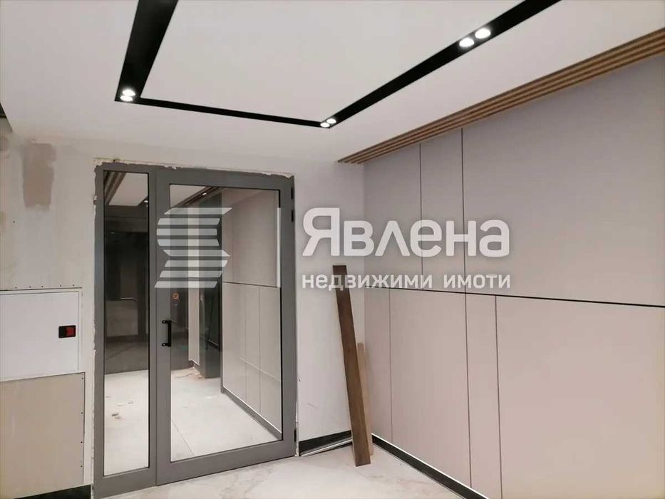 Продава се Тристаен апартамент в София, Център - 131 кв.м за 1275 €/кв.м - Снимка #2