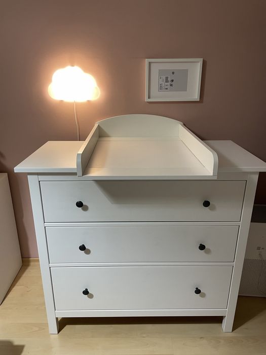 Скрин IKEA Hemnes с плот за повиване