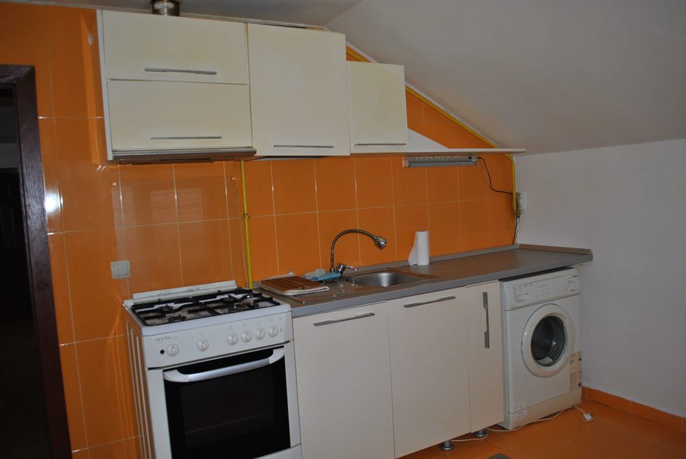 Casa de închiriat,tip duplex ,garaj+grădină!