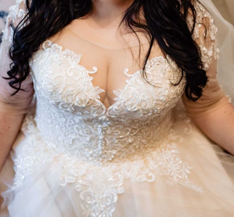 Rochie de mireasa din tul de matase / voal inclus