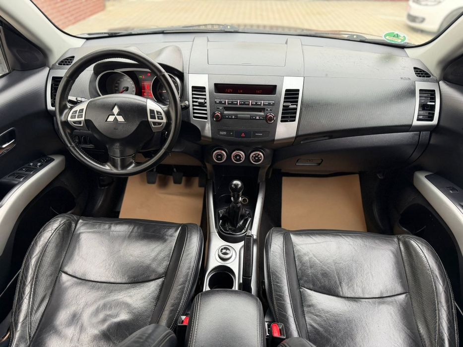 Mitsubishi Outlender 2.0 tdi 4x4 la buton