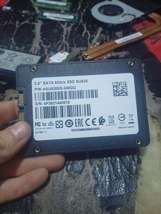Vând piese de laptop nu vine prin courier venit la poarta