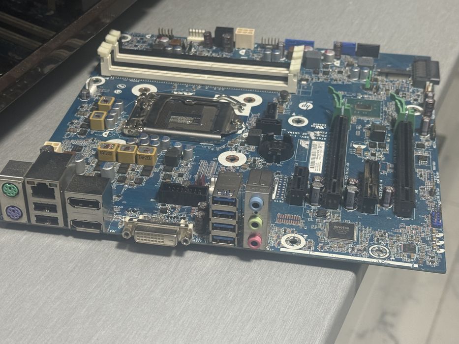 Placă de bază HP model LGA1151 defecta (descriere)