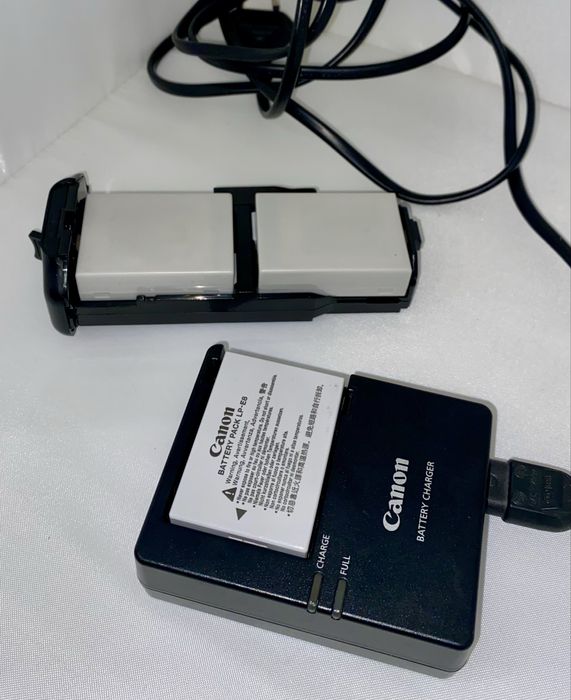 Canon 550D +  батериен грип | 28800 кадъра