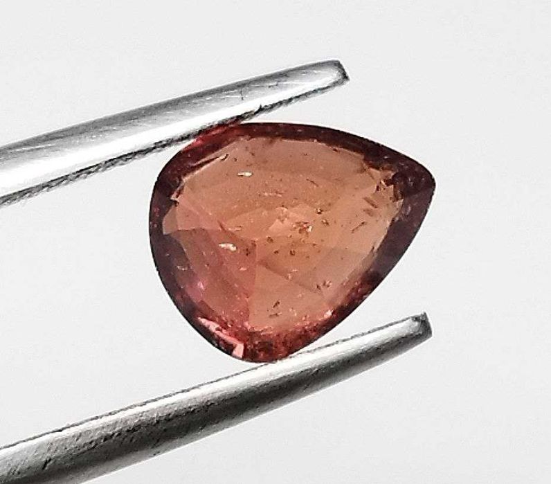 Рядък Ненагряван Падпараджа Сапфир 1.55кт с Цвят на Лотос при Залез!