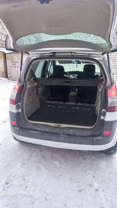 Продам автомобиль Ренно Сценик