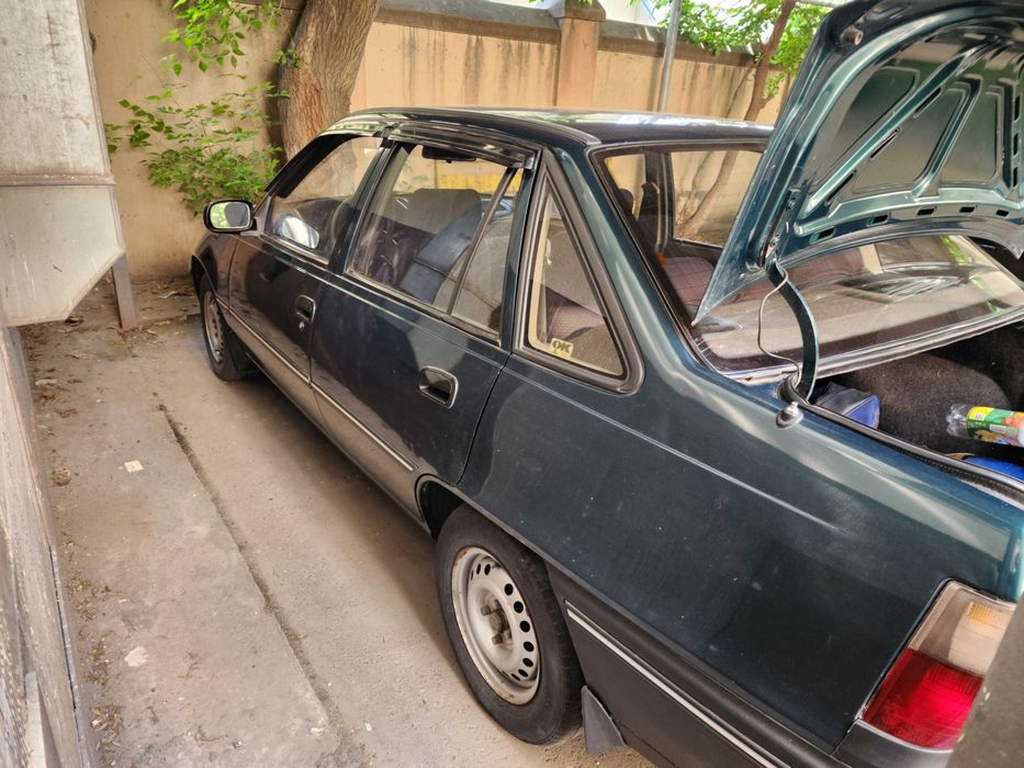 Нексия 1999г. Зелёный цвет, в хорошем состоянии.