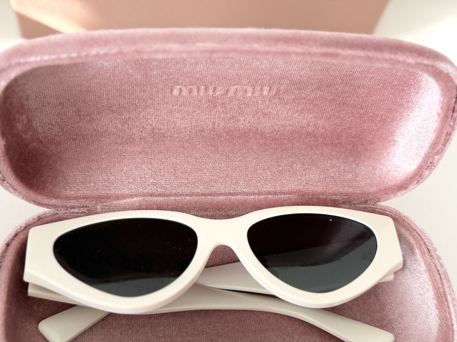 Слънчеви очила MIU MIU бял цвят