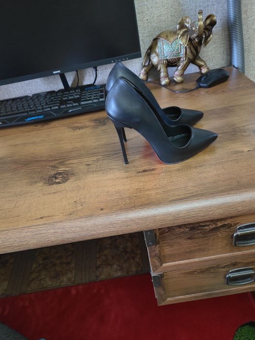 Продам черные туфли