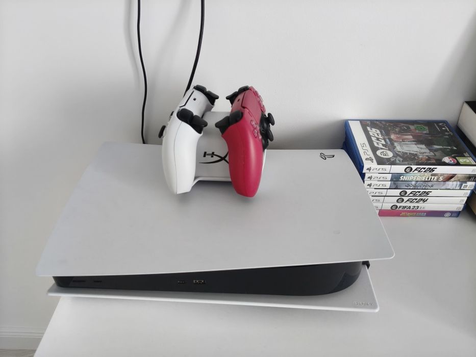 Playstation 5 cu jocuri de vânzare.