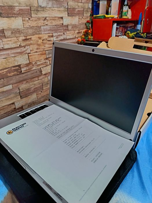 Vând laptop nou donew