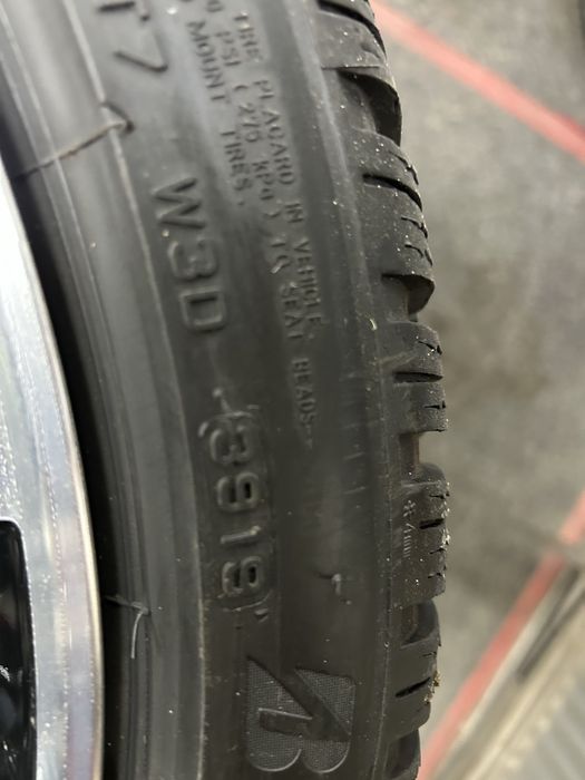 225/40/18 4 бр Зимни  Bridgestone
