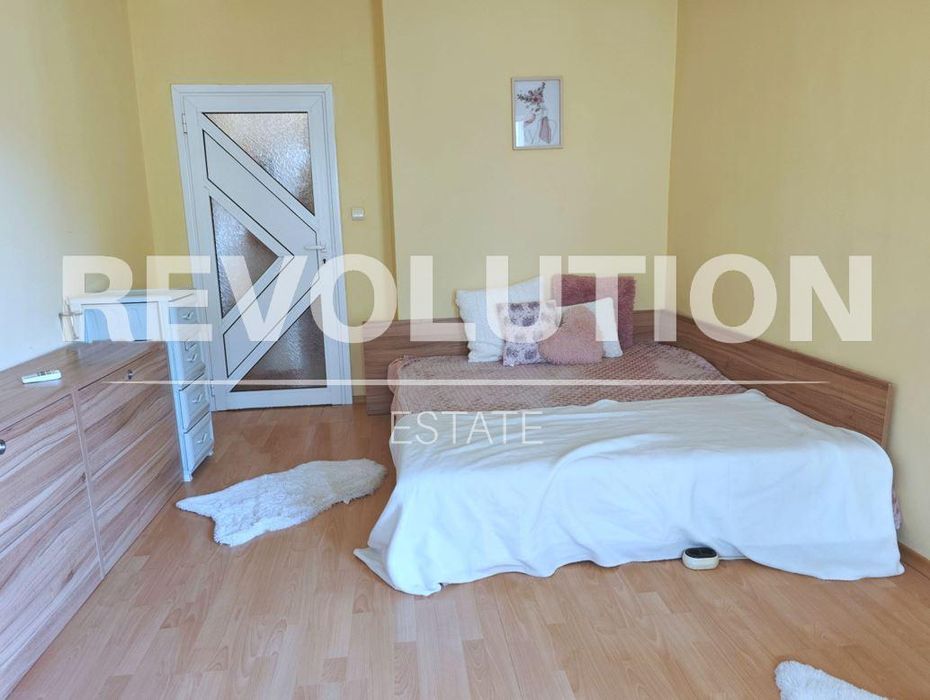 Дава се под наем Тристаен апартамент в Варна, ВИНС - 80 кв.м за 450 € - Снимка #1