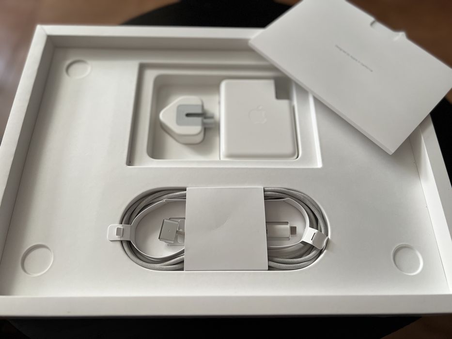 Като НОВ MacBook Pro 16” M1 Pro 2021 Space Grey 16GB RAM 512GB SSD