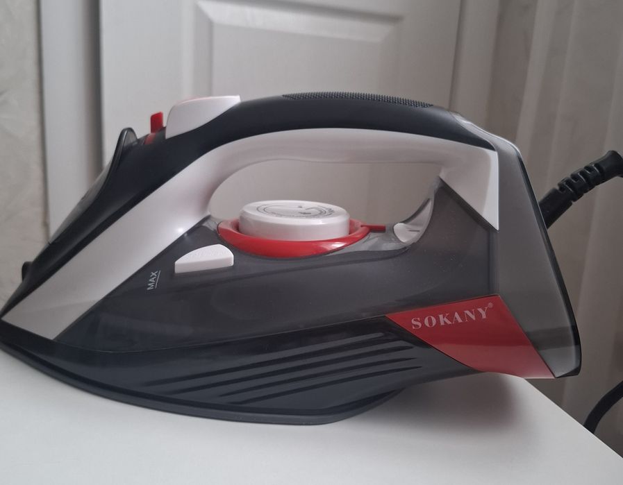 Продаю утюг Sokany