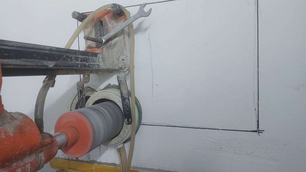 Алмазное сверление отверстий