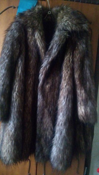 Продам шубу исскуственного меха.