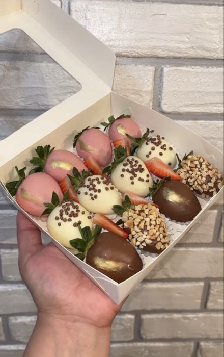 клубника в шоколаде букет