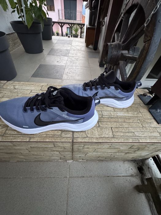 Маратонки и обувки