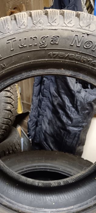 Продам шипованные автошины