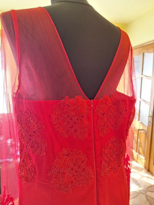 Vând rochie roșie midi mărimea 46