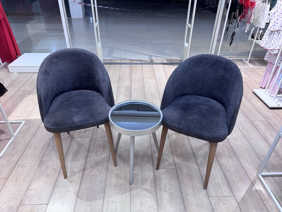 Продам стулья и столик