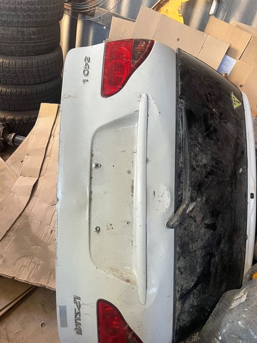 Дверь багажника Ipsum