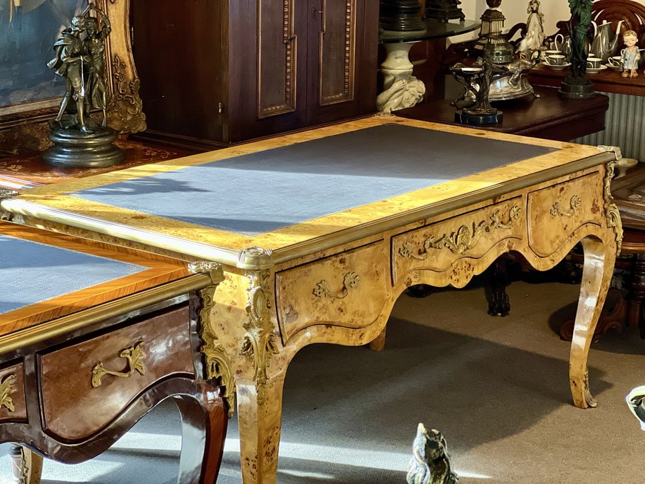 Birou stil Louis XV, furnir rar, bronz aurit – piesă deosebită
